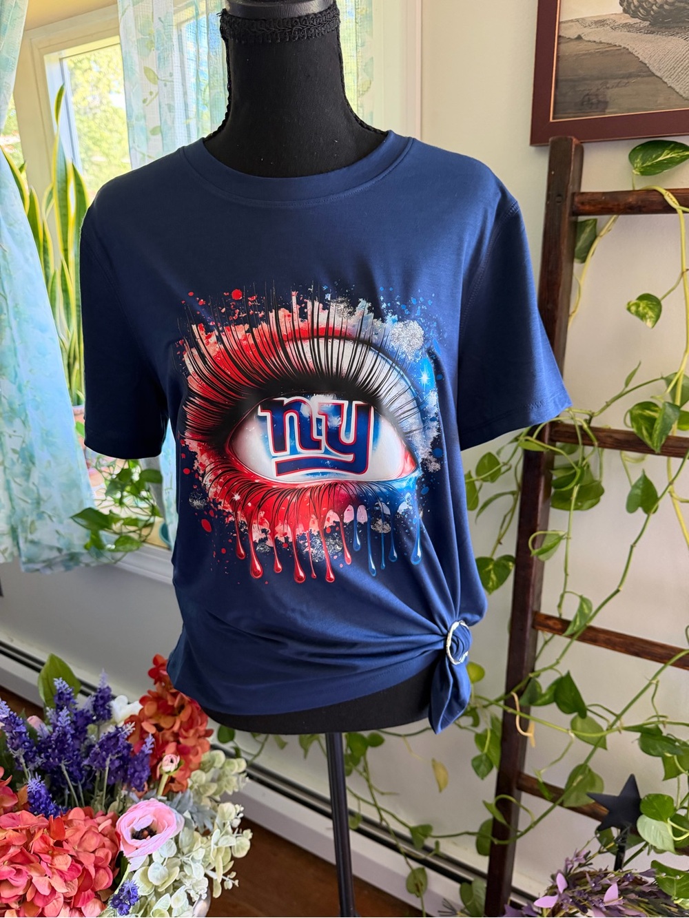 Short-Sleeve Tee with Red & Blue Graphic Eye